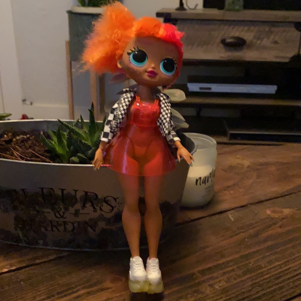 OMG Neonlicious fashion doll